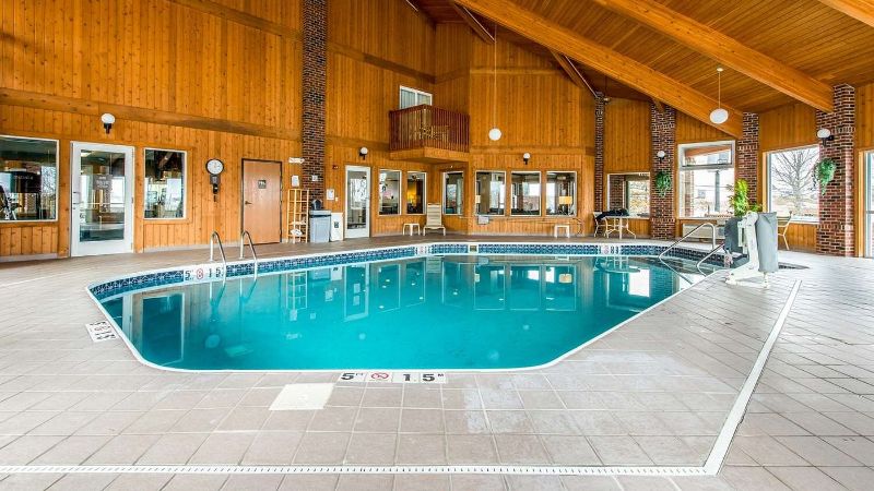 Comfort Inn Weirton, room with private jacuzzi, photo 7