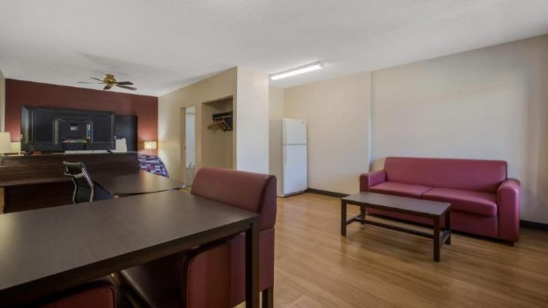 Red Roof Inn & Suites Statesboro – University