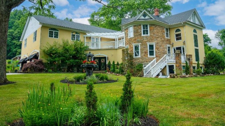 Stone Manor Boutique Inn