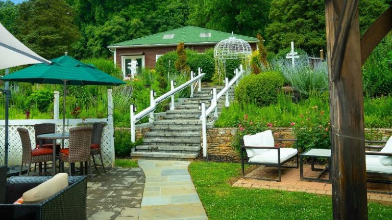 Stone Manor Boutique Inn