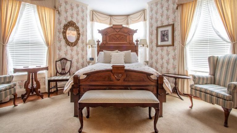 The Oaks Victorian Inn
