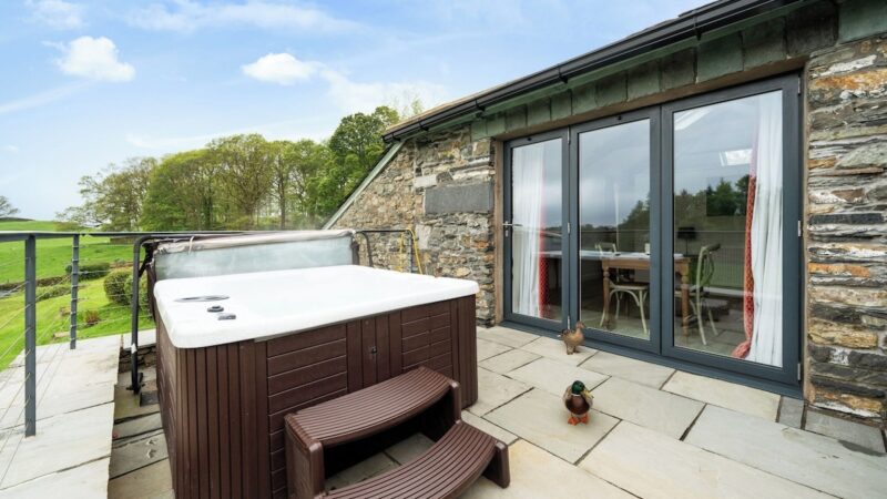 ACORN, cabin with a private hot tub