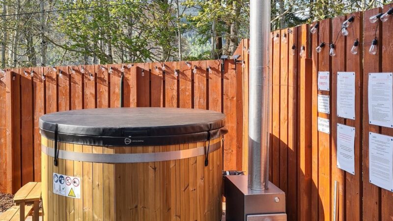 Anemone, Kenmore, near Aberfeldy, cabin with a private hot tub