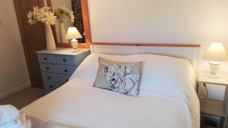 Beautiful 300 year old cottage with country views, cabin with a private hot tub
