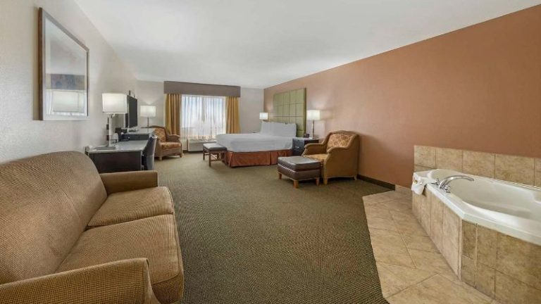 Best Western Plus Country Inn & Suites