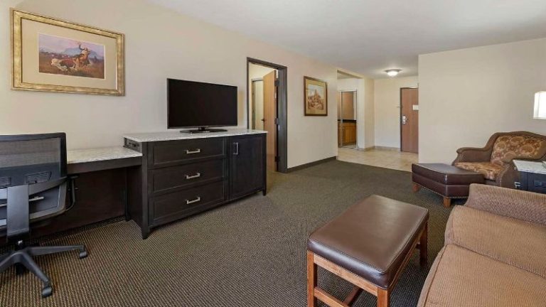 Best Western Plus Country Inn & Suites