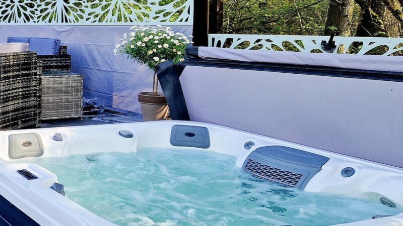 Black Spout Cottage, Pitlochry, cabin with a private hot tub