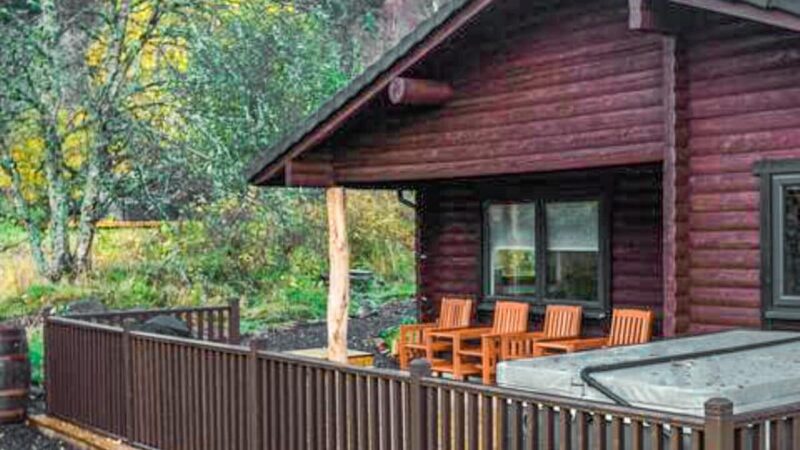 Cateran Rest, cabin with a private hot tub
