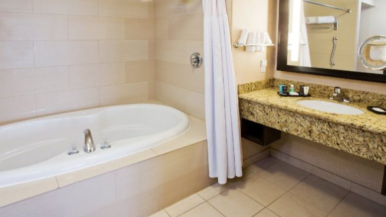 Crowne Plaza Anchorage-Midtown