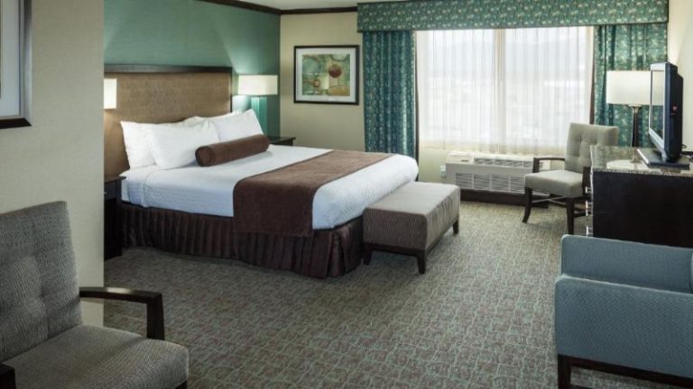 Crowne Plaza Anchorage-Midtown