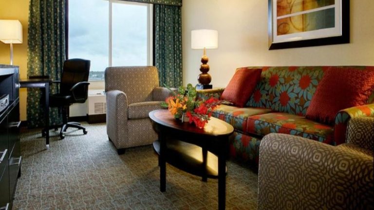 Crowne Plaza Anchorage-Midtown