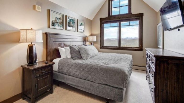 Crystal Peak Lodge