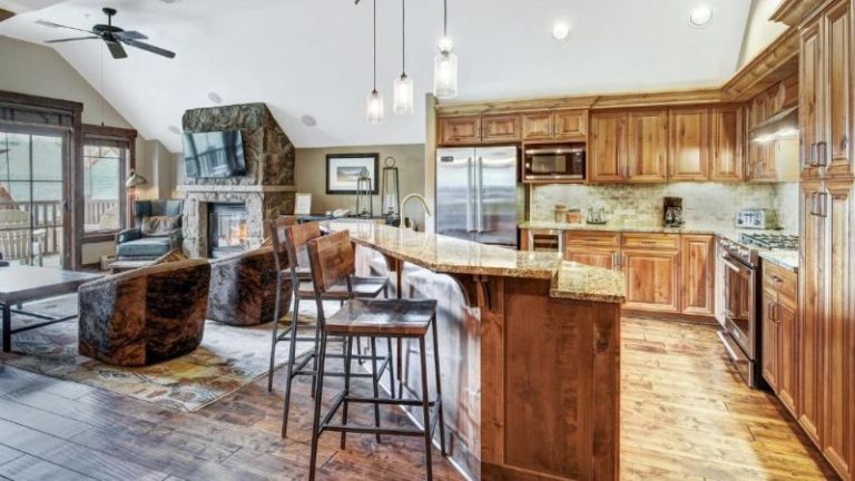 Crystal Peak Lodge