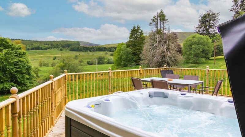 Dalnaglar Cottage – Dalnaglar Castle and Cottages, cabin with a private hot tub