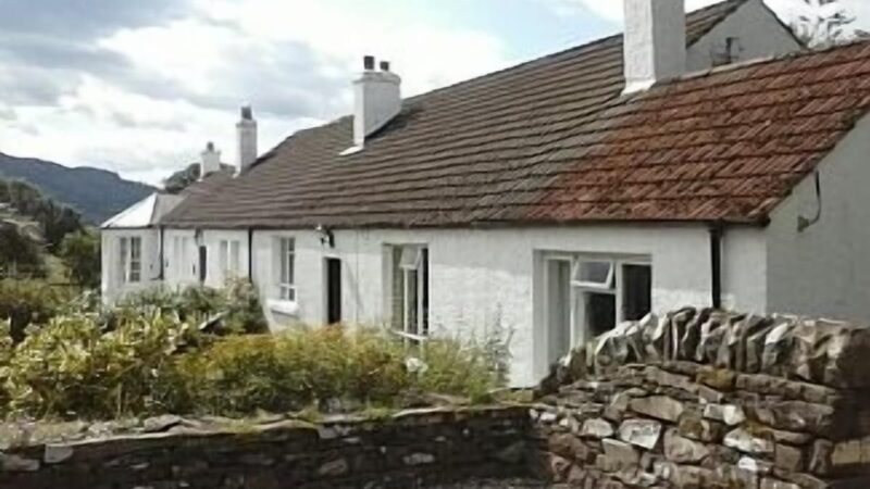East Lochlane Farm Cottage, cabin with a private hot tub