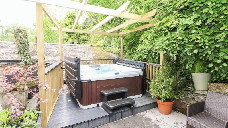 FELLSIDE LODGE, cabin with a private hot tub