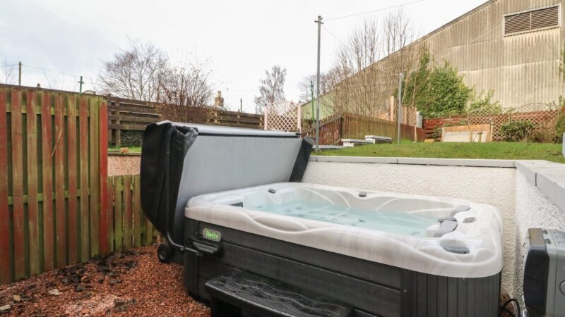 FEUS HOLIDAY COTTAGE, cabin with a private hot tub