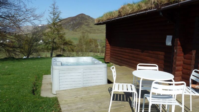 Glenbeag Mountain Lodges, cabin with a private hot tub