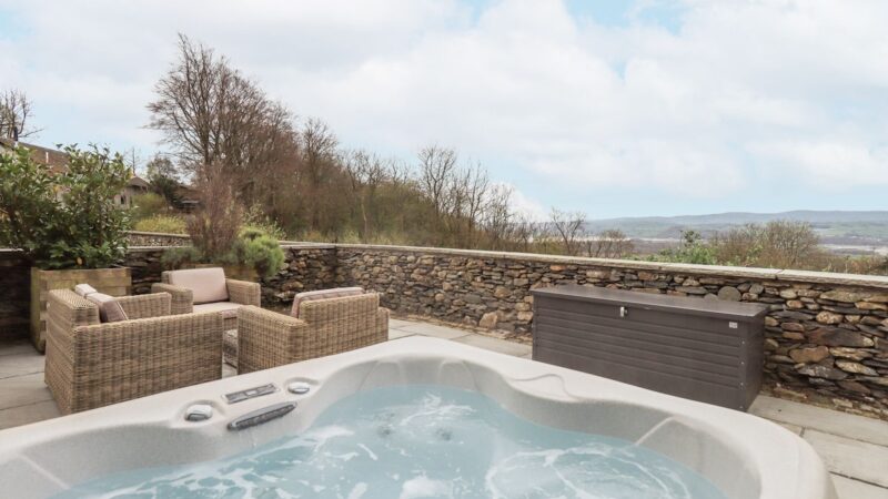 HAZEL COTTAGE, cabin with a private hot tub