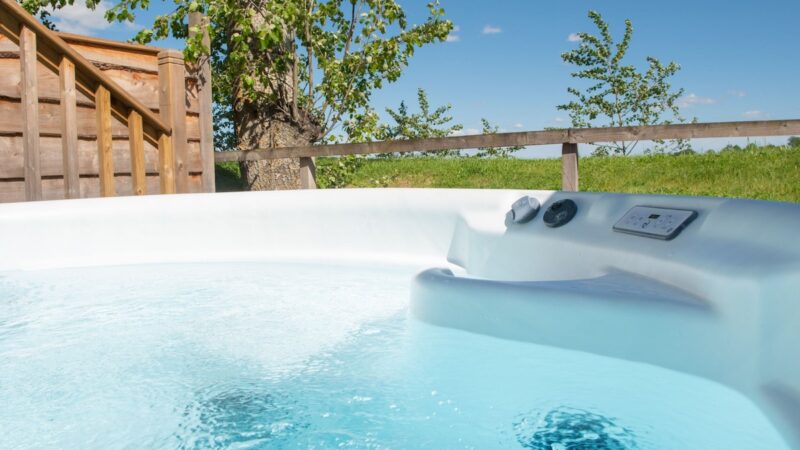 LODGE 12 – HIDEAWAY 1, cabin with a private hot tub