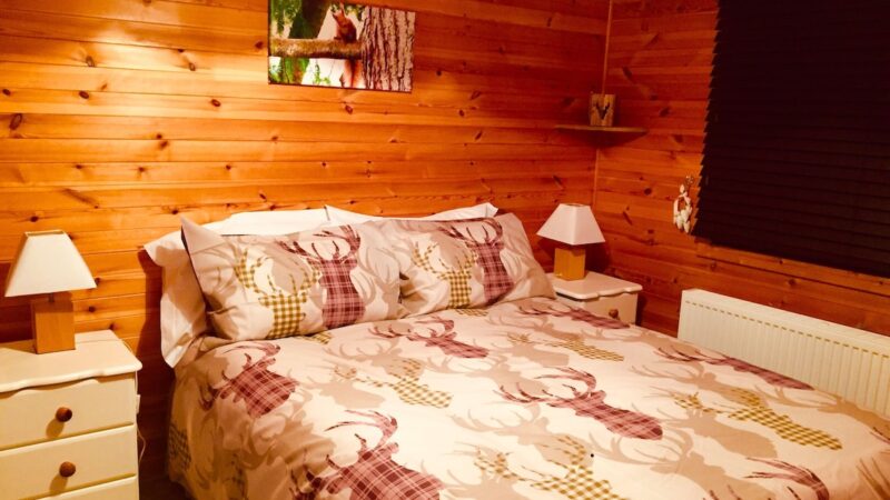 Pine Lodge, The Moorings, Parc Royale, Blair Atholl, Perthshire, cabin with a private hot tub