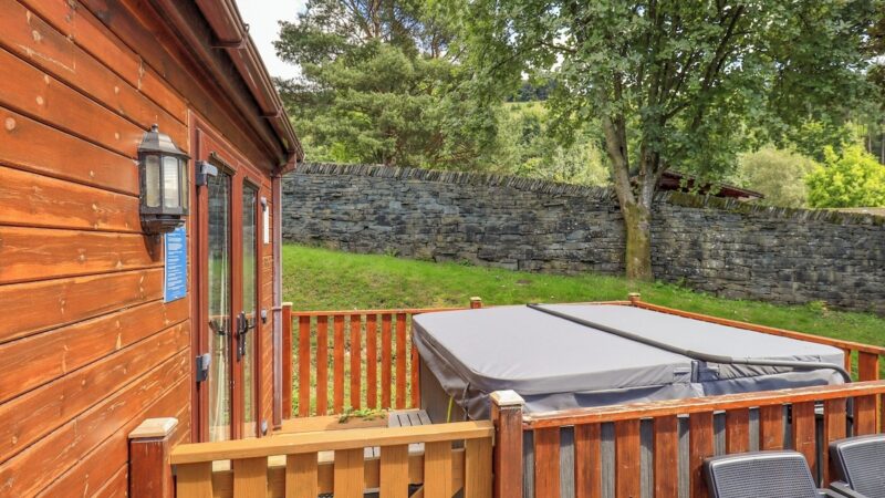ROBIN VIEW LODGE, cabin with a private hot tub