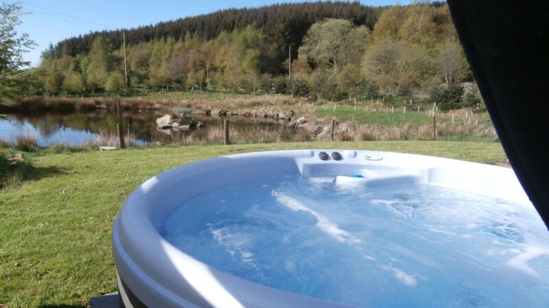 Smiddy Cottage @ Dalnoid, cabin with a private hot tub
