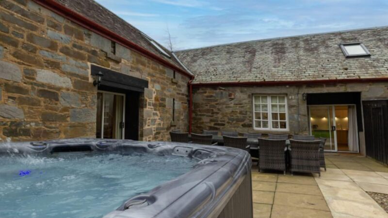 Stables Cottage, cabin with a private hot tub