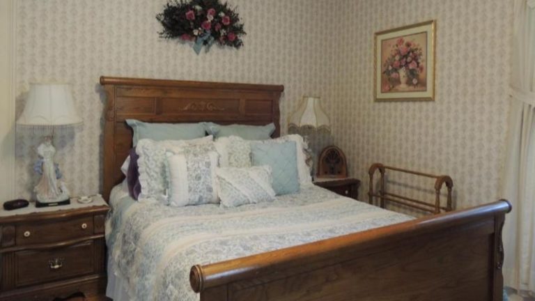 The Brookview Manor