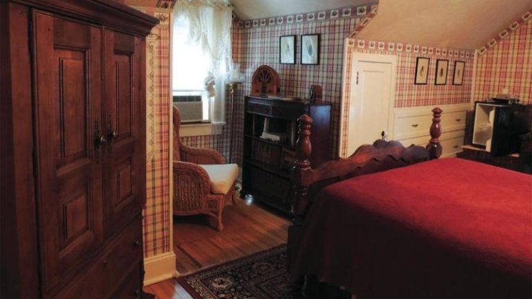 The Brookview Manor