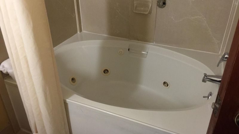 Wingate by Wyndham Greensboro Coliseum, room with private jacuzzi, photo 1