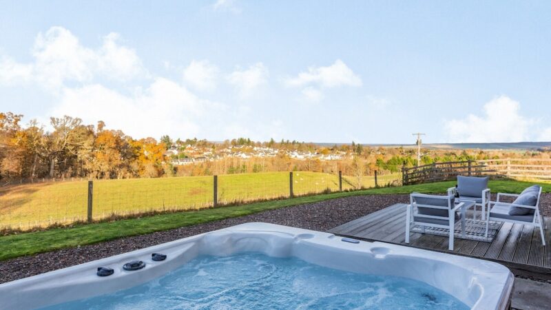Woodend Barn, Auchterarder, cabin with a private hot tub