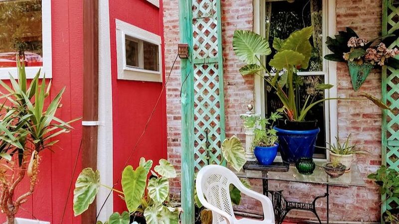 1812 Overture B&B, room with private jacuzzi, photo 6
