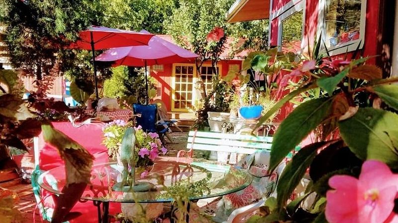 1812 Overture B&B, room with private jacuzzi, photo 7