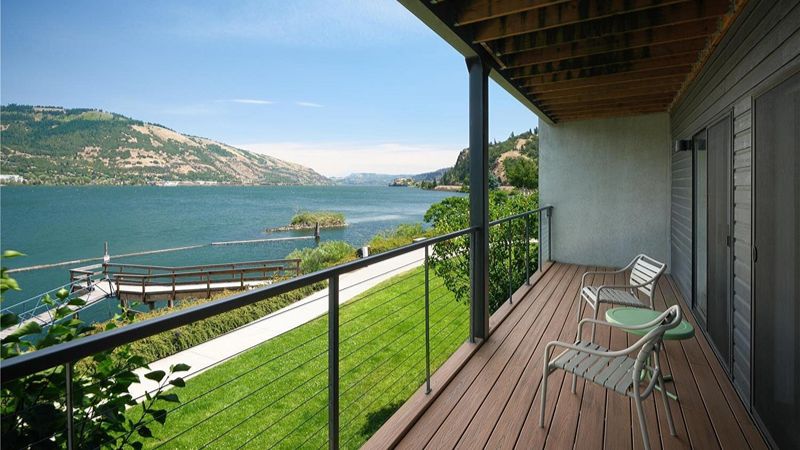 Best Western Plus Hood River Inn, room with private jacuzzi, photo 6