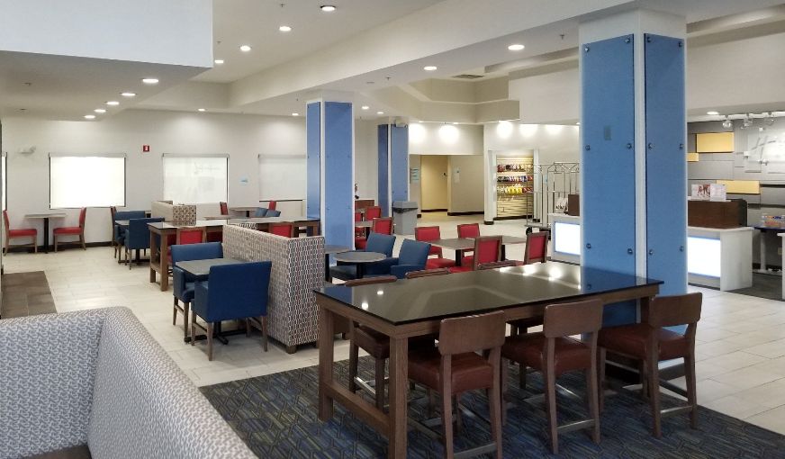 Holiday Inn Express Birch Run (Frankenmuth Area), an IHG hotel, room with private jacuzzi, photo 6