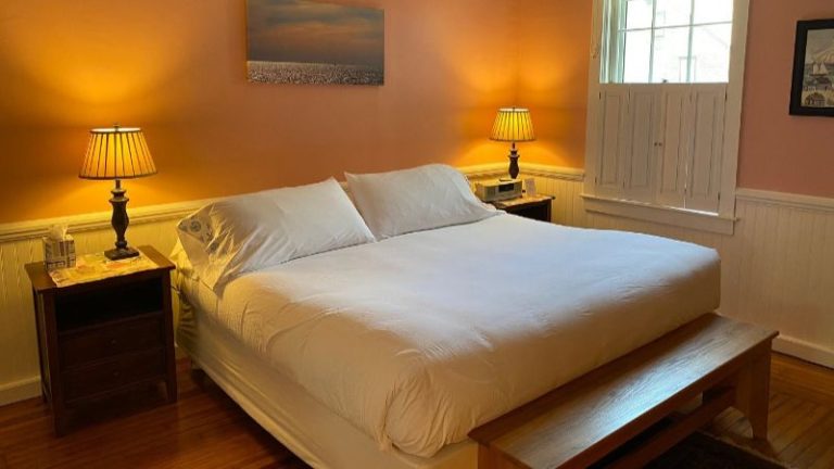 Howland House Inn