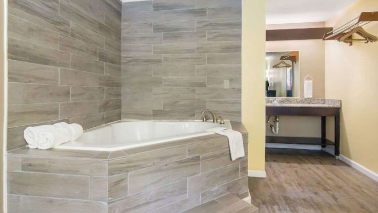Rodeway Inn & Suites Monroeville-Pittsburgh