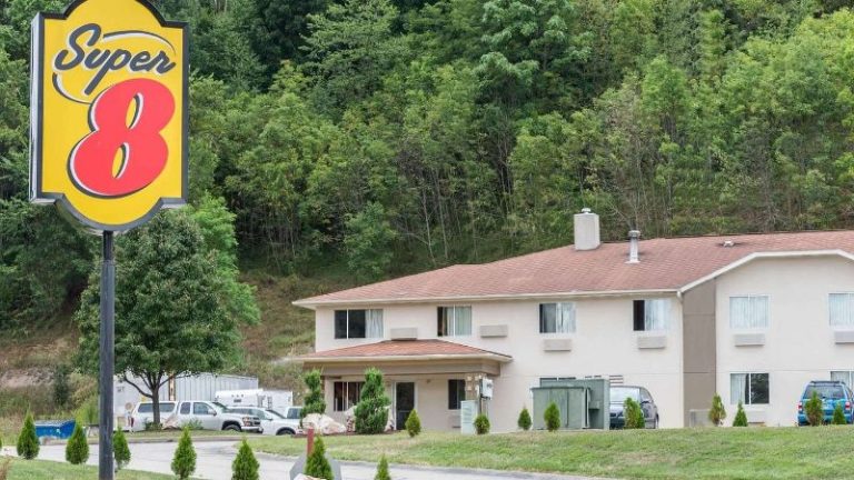 Super 8 by Wyndham Pittsburgh/Monroeville