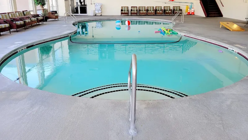 Bangor Grande Hotel & Conference Center, room with private jacuzzi, photo 7