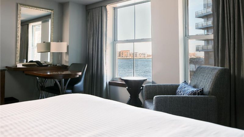Battery Wharf Hotel, Boston Waterfront, room with private jacuzzi, photo 4