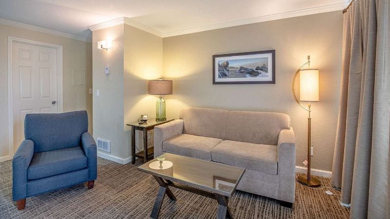 Best Western Inn At Face Rock, room with private jacuzzi, photo 4