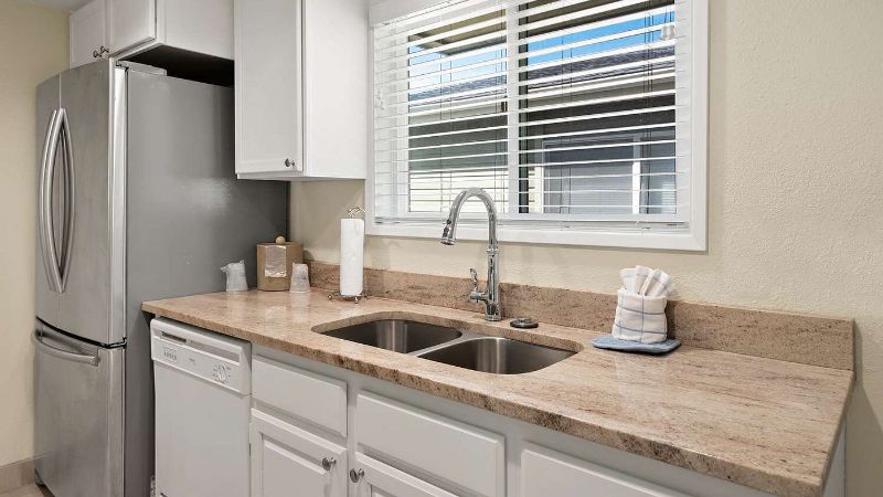 Best Western Inn At Face Rock, room with private jacuzzi, photo 5