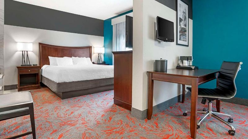 Best Western Plus Daphne, room with private jacuzzi, photo 3