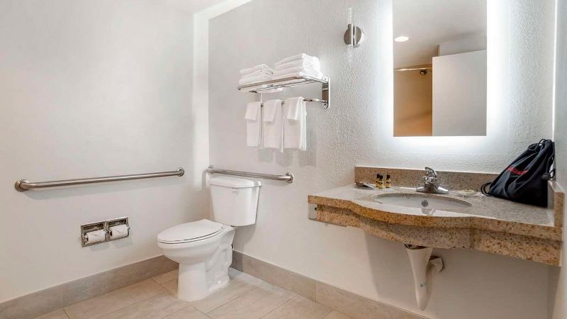 Best Western Plus Daphne, room with private jacuzzi, photo 4