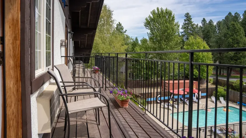Blue Elk Inn, room with private jacuzzi, photo 7