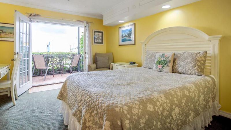 Edgewater Inn, room with private jacuzzi, photo 3