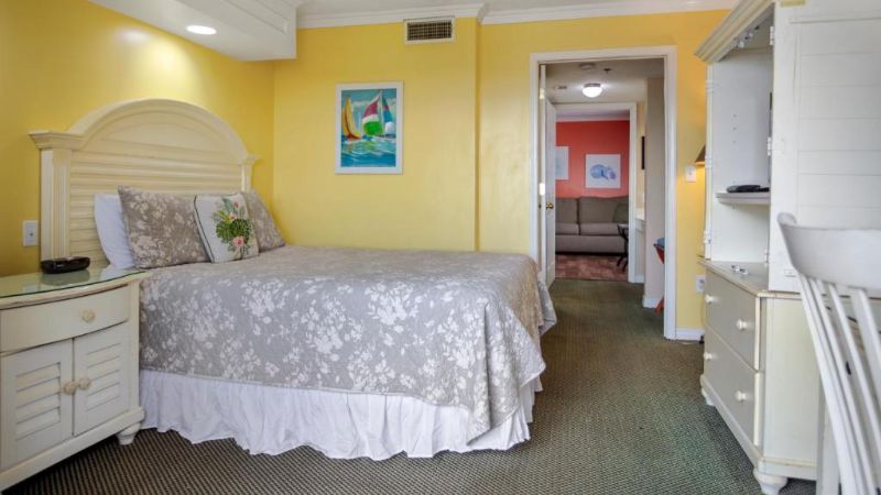 Edgewater Inn, room with private jacuzzi, photo 4