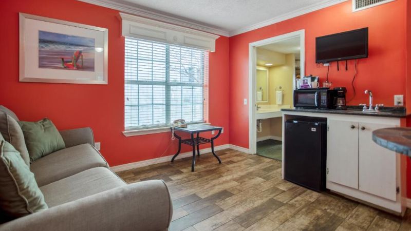 Edgewater Inn, room with private jacuzzi, photo 7
