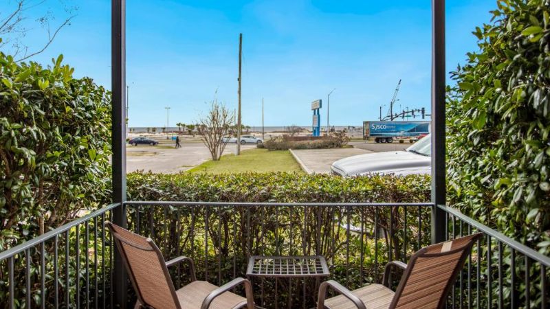 Edgewater Inn, room with private jacuzzi, photo 8